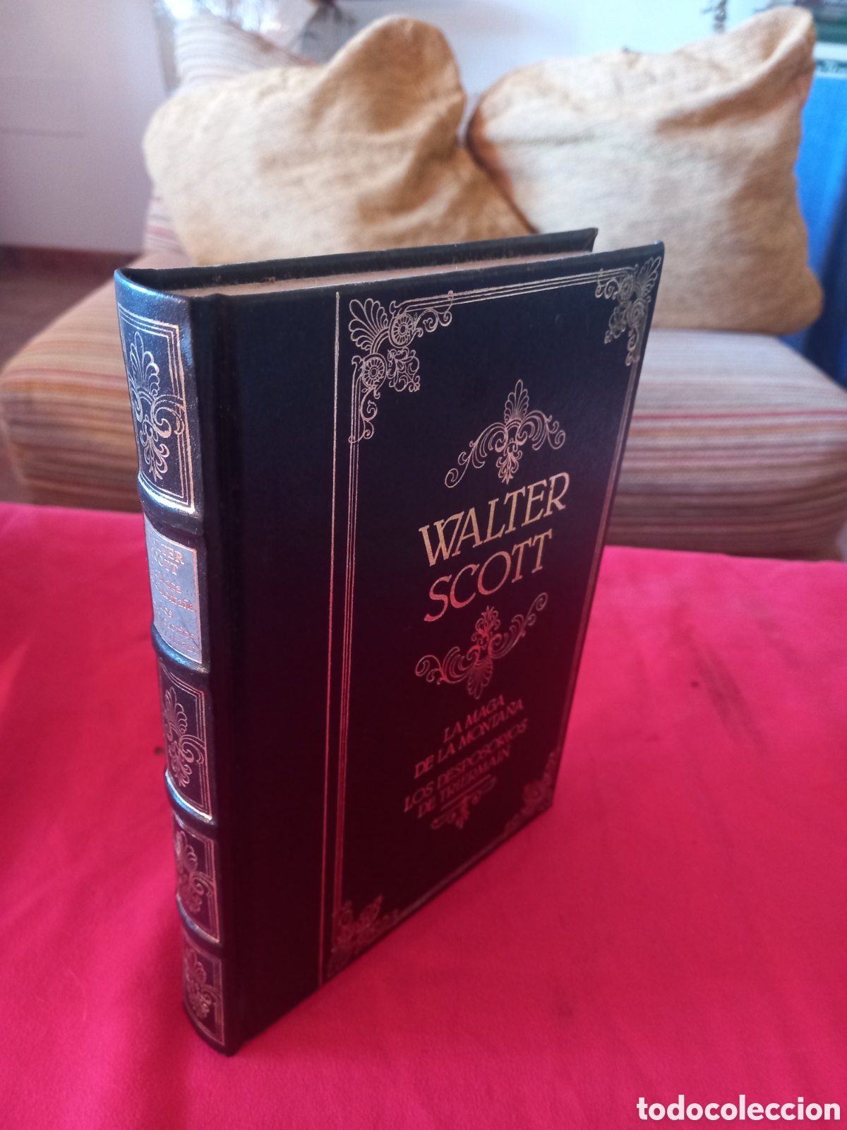 Libros de segunda mano: La maga de la monta&ntilde;a/ Los despose&iacute;dos de Triermain. Walter Scott. - Foto 2