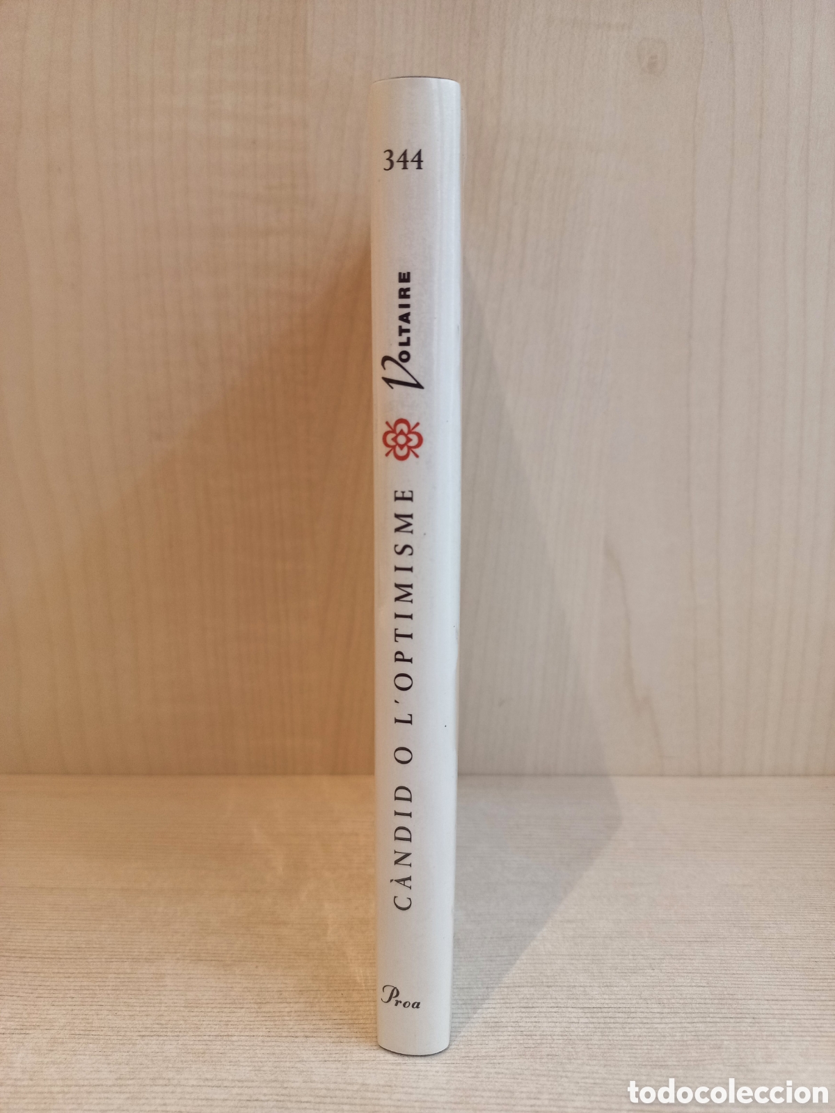 Libros de segunda mano: C&agrave;ndid o lOptimisme. Voltaire. Proa Edicions, A tor vent. Precintado. Catal&aacute;n. - Foto 2