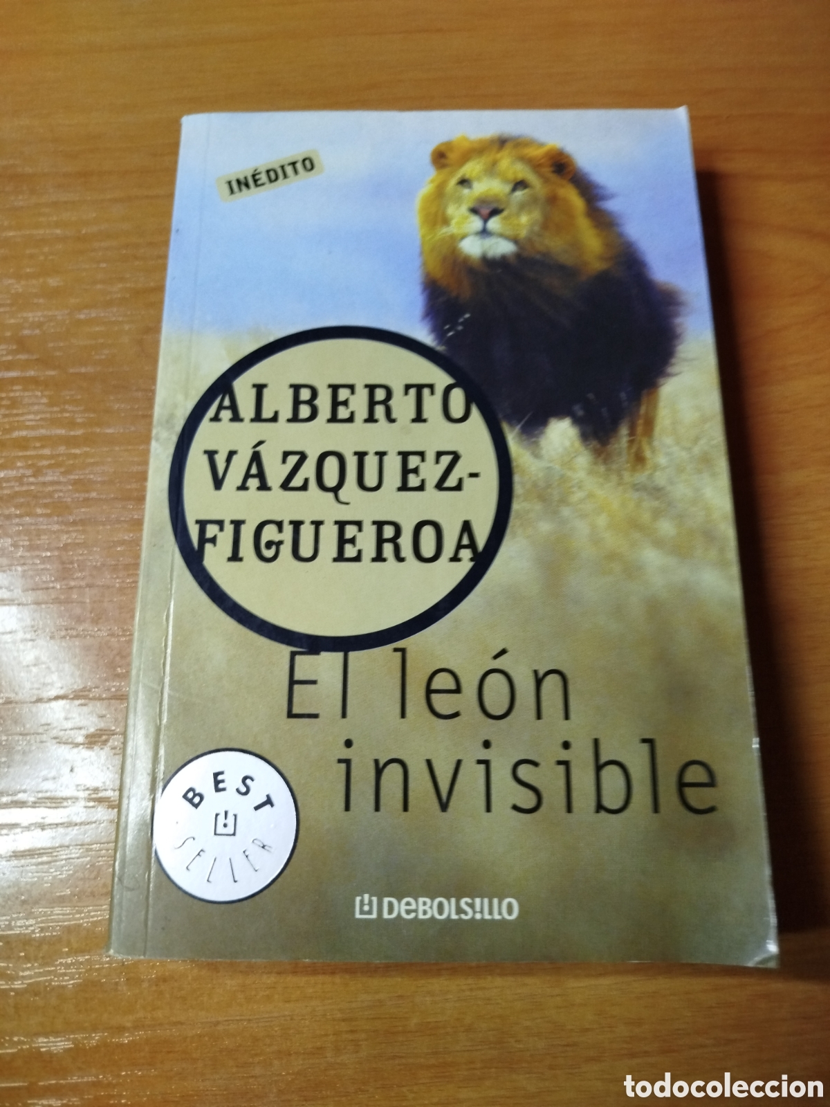 Libros de segunda mano: El le&oacute;n invisible. Alberto V&aacute;zquez Figueroa. Debolsillo - Foto 1