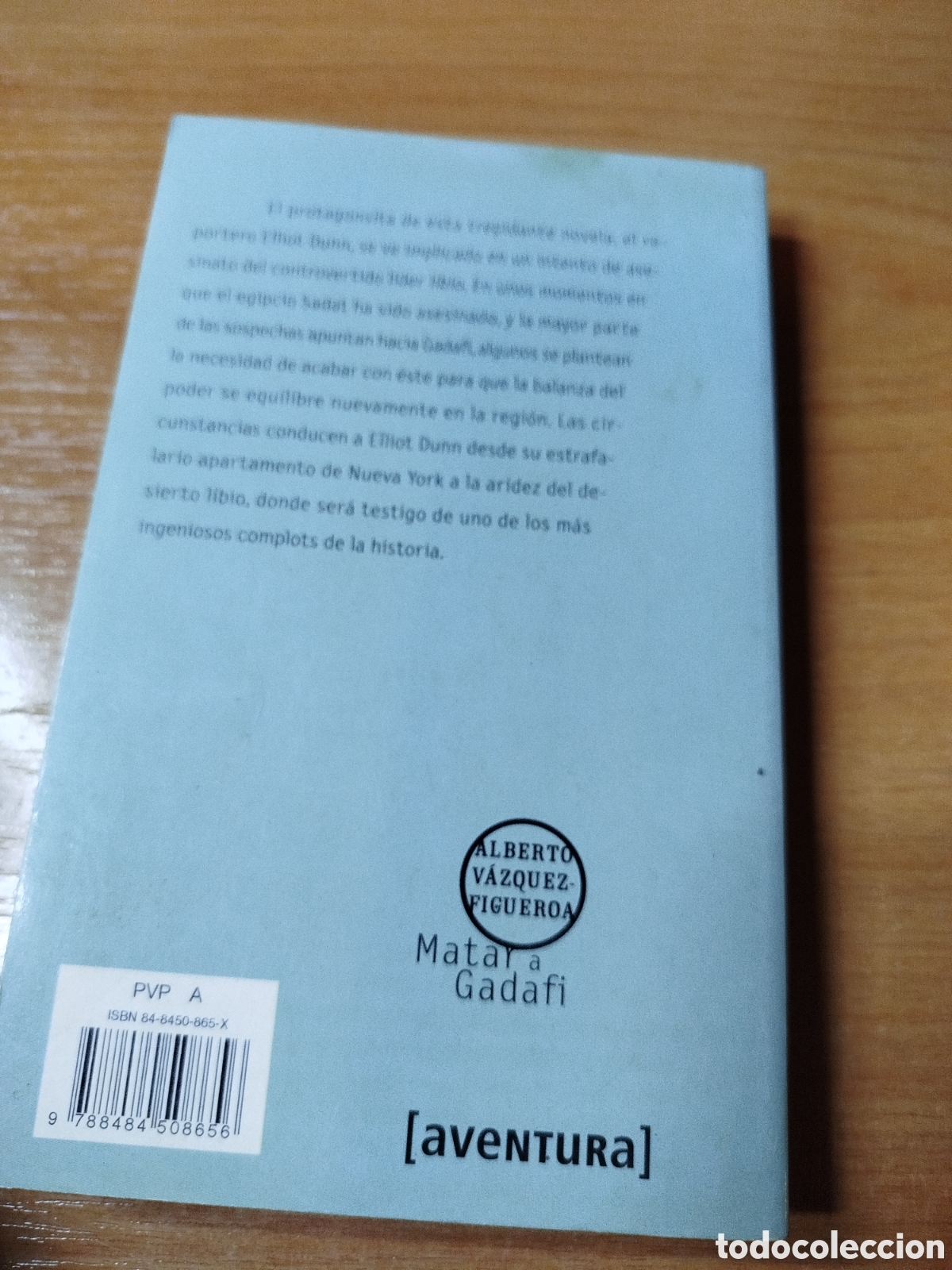 Libros de segunda mano: Matar a gadafi. Alberto V&aacute;zquez Figueroa. De bolsillo - Foto 2