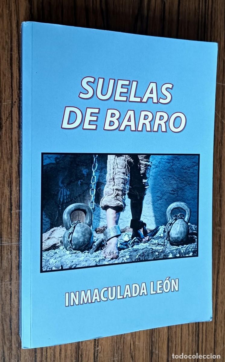 Libros de segunda mano: SUELAS DE BARRO - Inmaculada Le&oacute;n - Meustaescribir - Primera edici&oacute;n 2015 - Foto 1