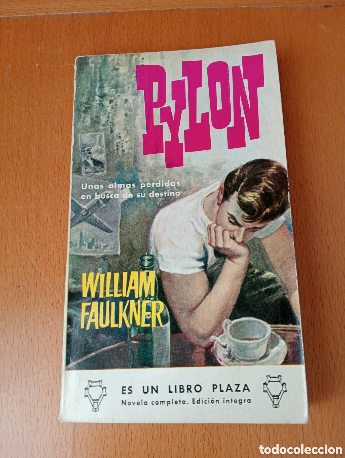 Libri di seconda mano: Libro vintage portada estilo Pulp. Pylon, William Faulkner