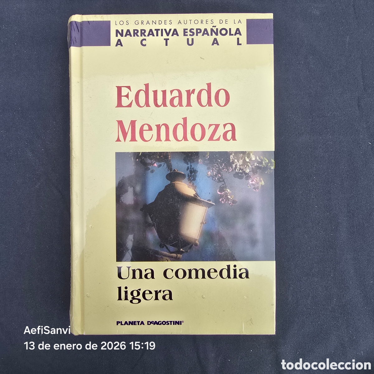 Libros de segunda mano: UNA COMEDIA LIGERA (EDUARDO MENDOZA) (PLANETA DEAGOSTINI) - Foto 1