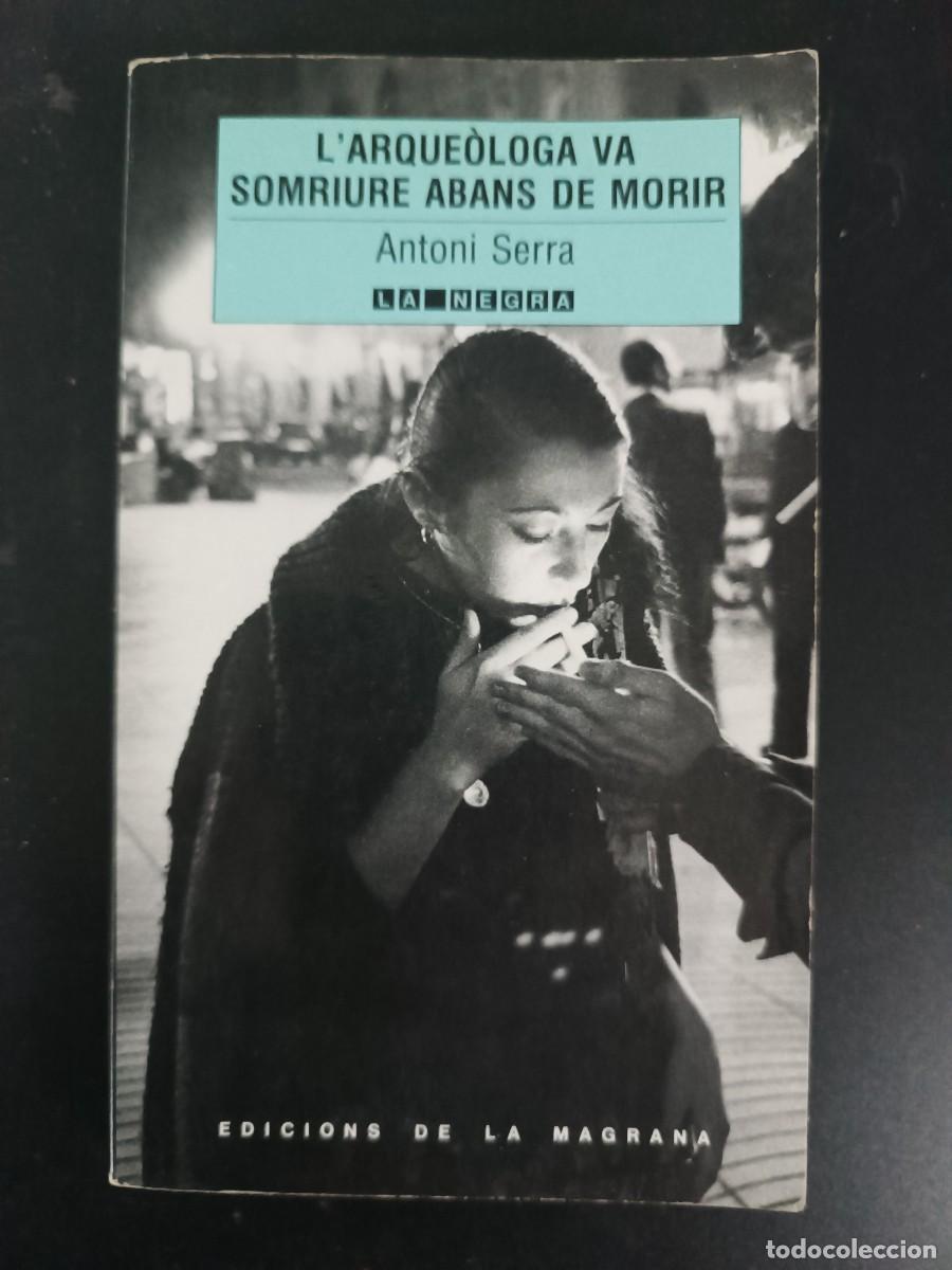 Libros de segunda mano: L&rsquo;arque&ograve;loga va somriure abans de morir - Foto 1