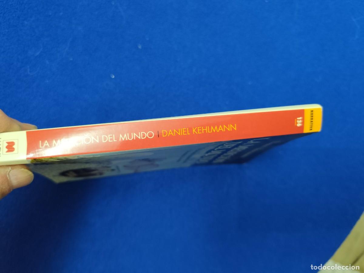 Libros de segunda mano: La Medici&oacute;n del Mundo Daniel Kehlmann Editorial Deblsillo 2015 - Foto 2