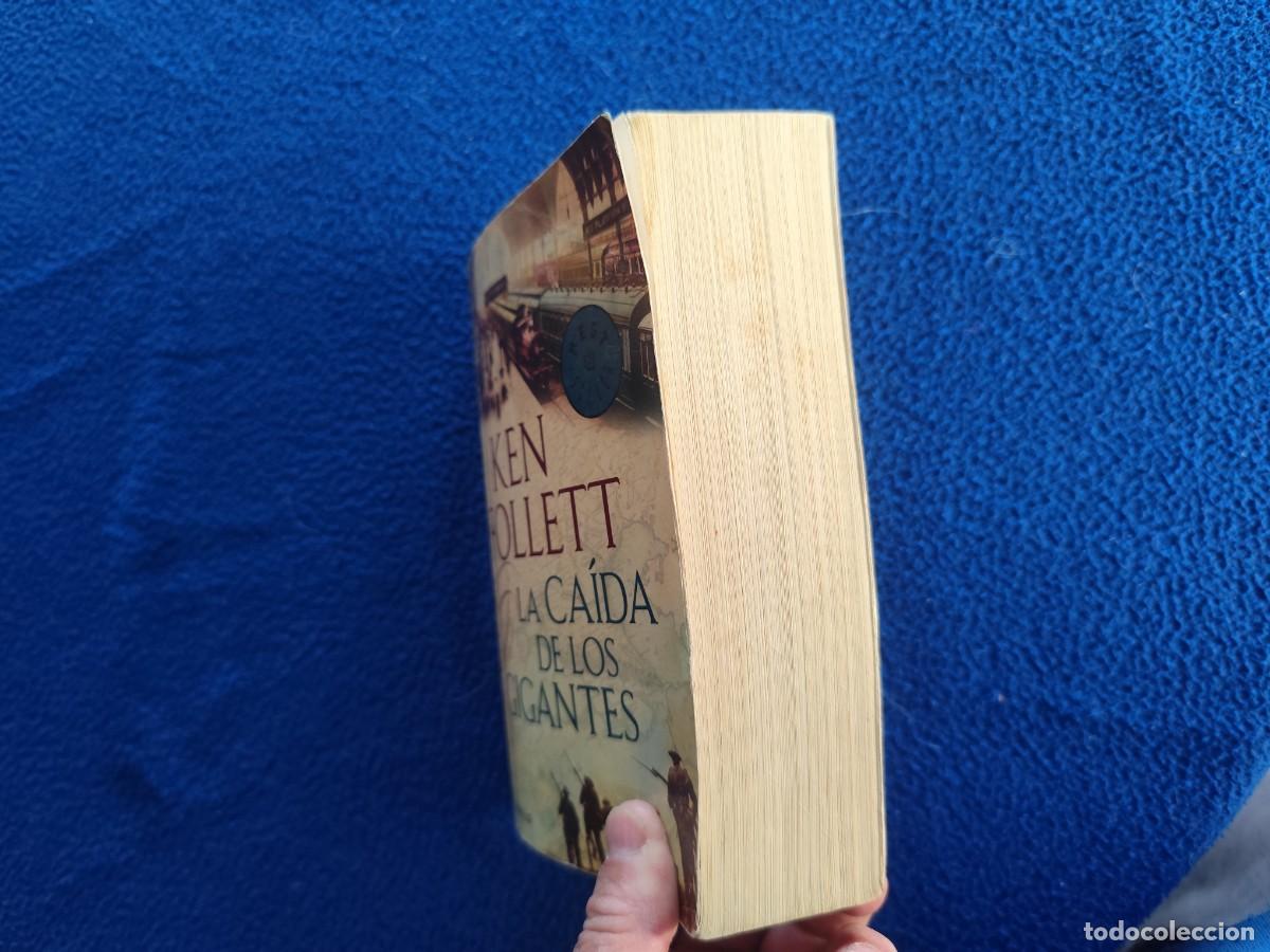Libros de segunda mano: La Ca&iacute;da de los Gigantes Ken Follet Random House 2012 - Foto 8