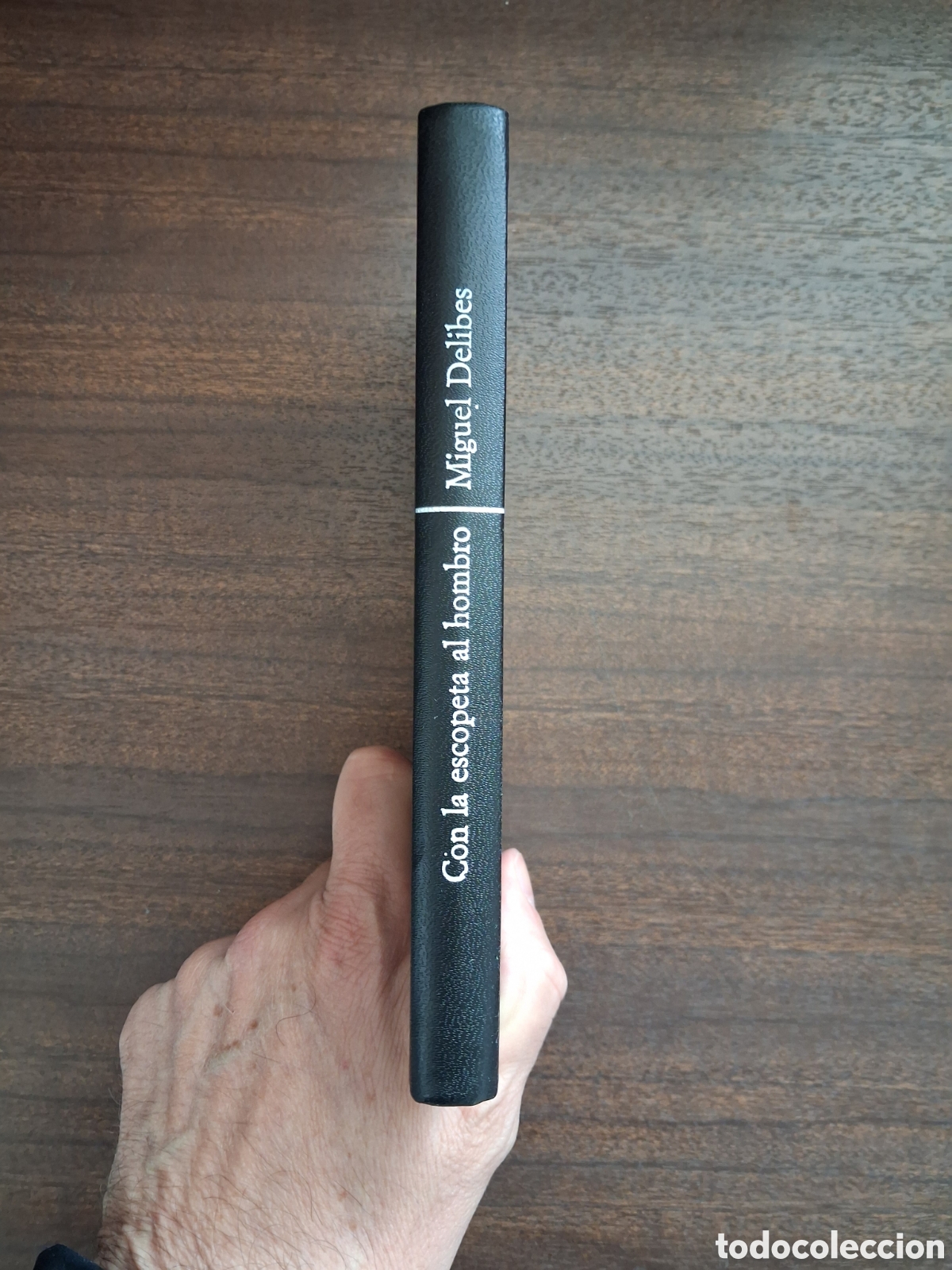 Libros de segunda mano: Con la escopeta al hombro, Miguel Delibes