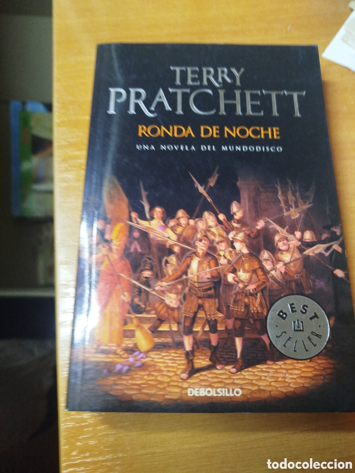 Libros de segunda mano: Ronda de noche. Terry Pratchett. Una novela del mundodisco. Best seller