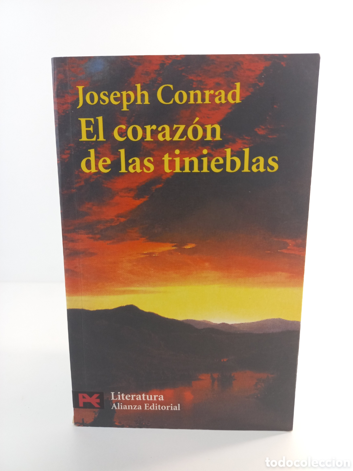Libros de segunda mano: El coraz&oacute;n de las tinieblas. Joseph Conrad. Alianza Editorial, 2001. - Foto 1