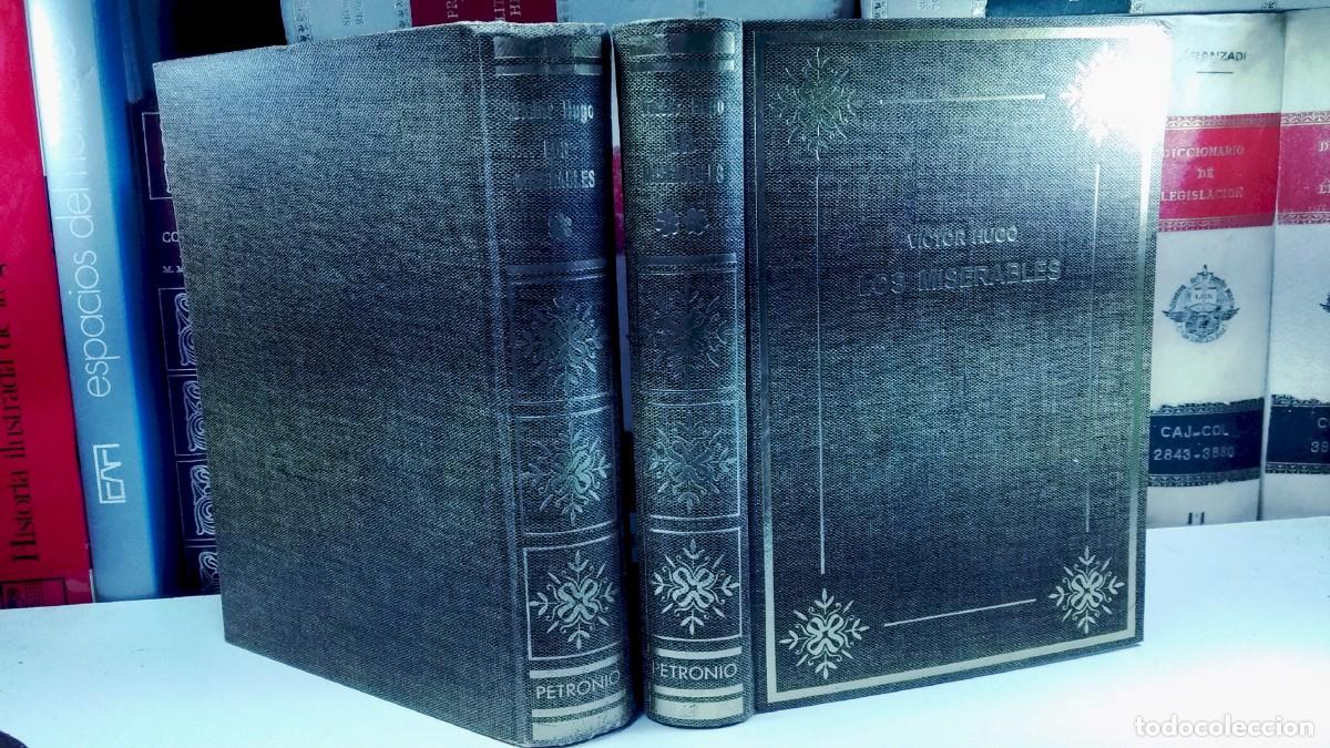 Libros de segunda mano: LOS MISERABLES. Vol&uacute;menes I-II: Obra completa. VICTOR HUGO. Cl&aacute;sicos Petronio. Ediciones Petronio