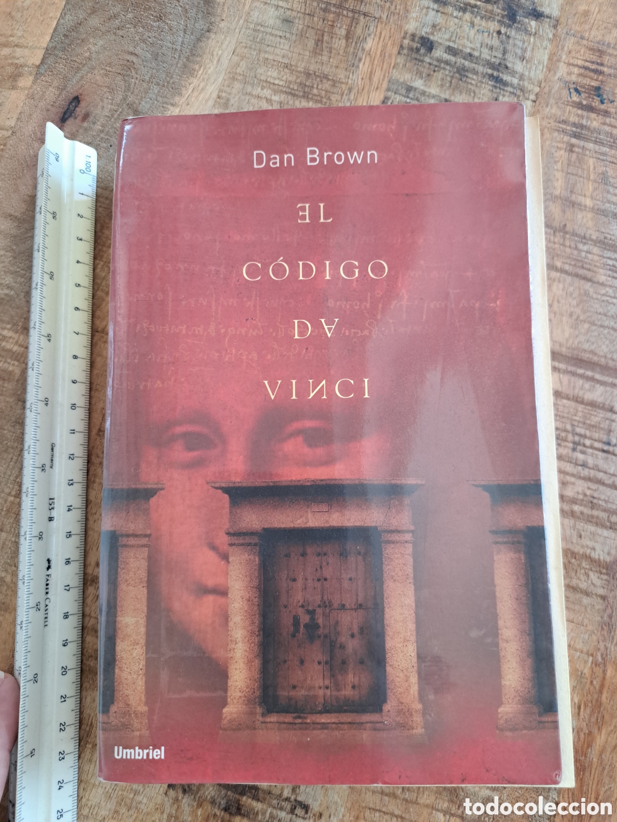 Libros de segunda mano: Jml Dan Brow, El codigo da vinci. Umbriel. A&ntilde;o 2003. Forrado. Al abrir, la tapa esta algo despegada.