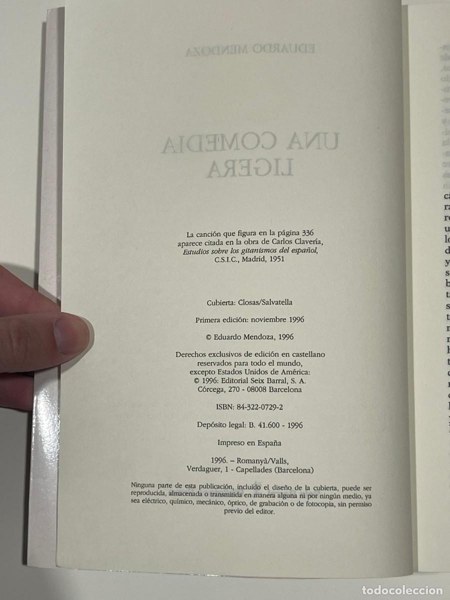 Libros de segunda mano: Una comedia ligera - Eduardo Mendoza - Foto 4