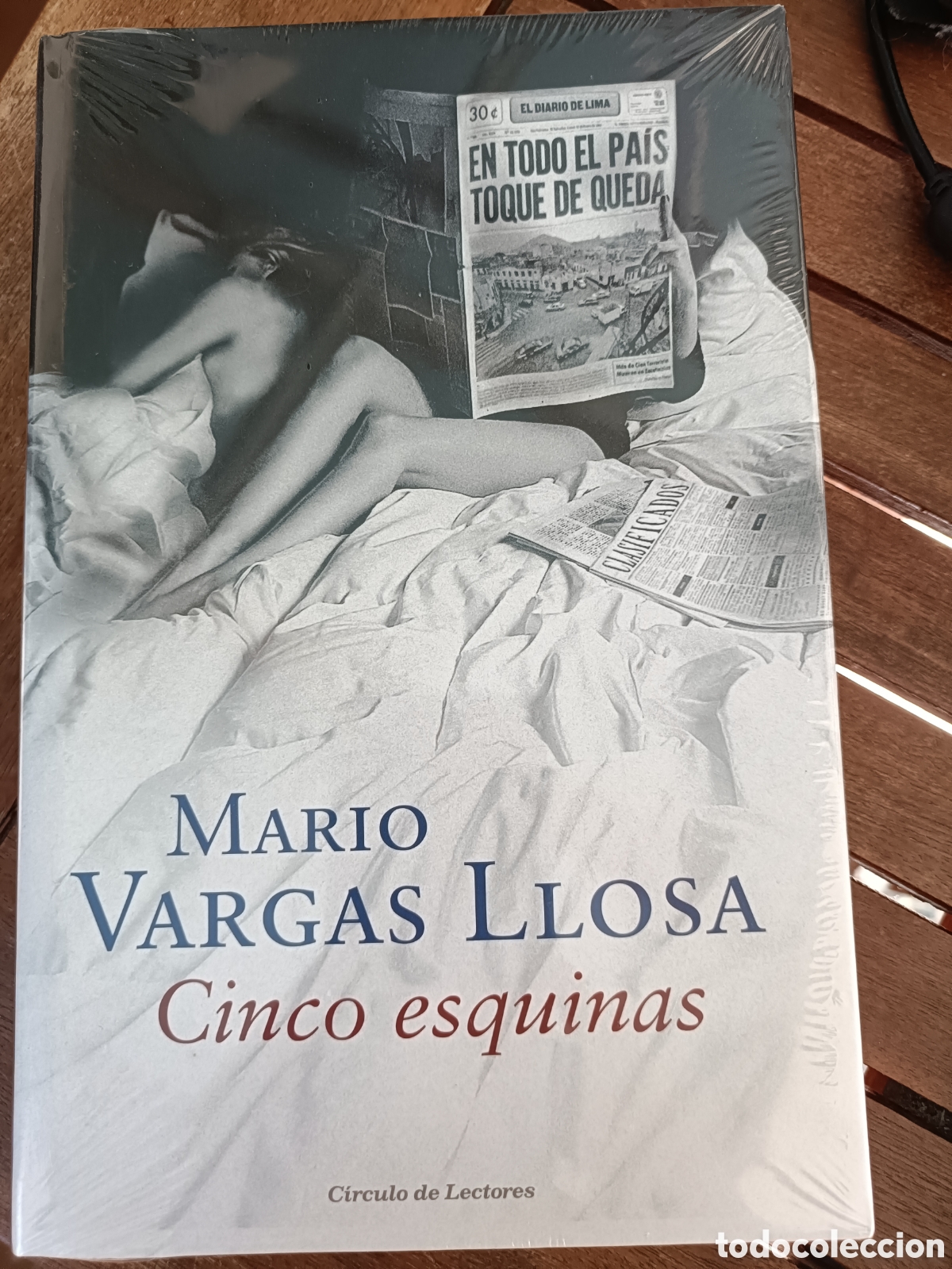Livres d'occasion: Cinco esquinas, Mario Vargas Llosa. C&iacute;rculo de lectores, tapa dura pol&iacute;tica thriller PRECINTADO