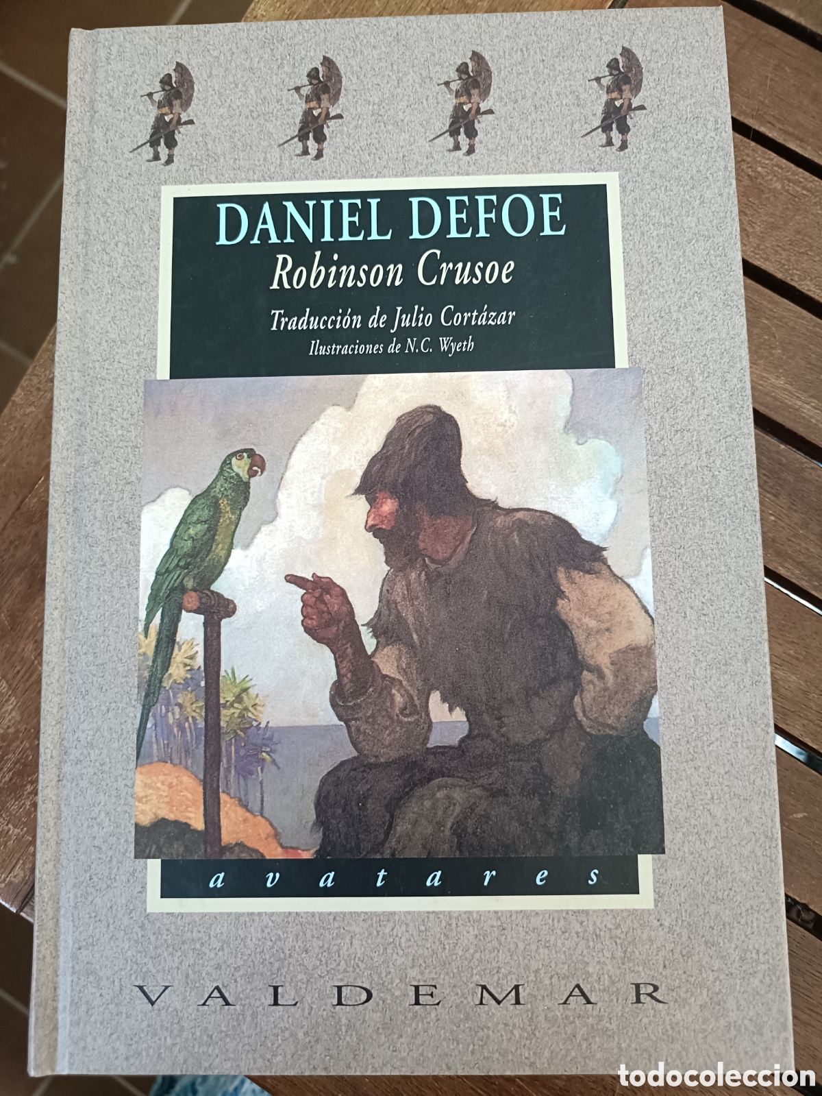Libros de segunda mano: Robinson Crusoe, Daniel Defoe. Valdemar avatares n&deg;56. Novela ilustrada, cl&aacute;sico tapa dura