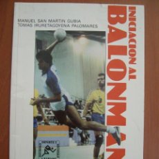 Coleccionismo deportivo: INICIACION AL BALONMANO - DEPORTE Y SOCIEDAD (1990). Lote 38060684