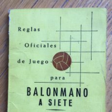 Coleccionismo deportivo: BALONMANO A SIETE, REGLAS OFICIALES EDICION 1974. Lote 131515574
