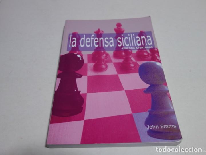 Coleccionismo deportivo: AJEDREZ.CHESS. JOHN EMMS. LA DEFENSA SICILIANA. APRENDA APERTURAS.