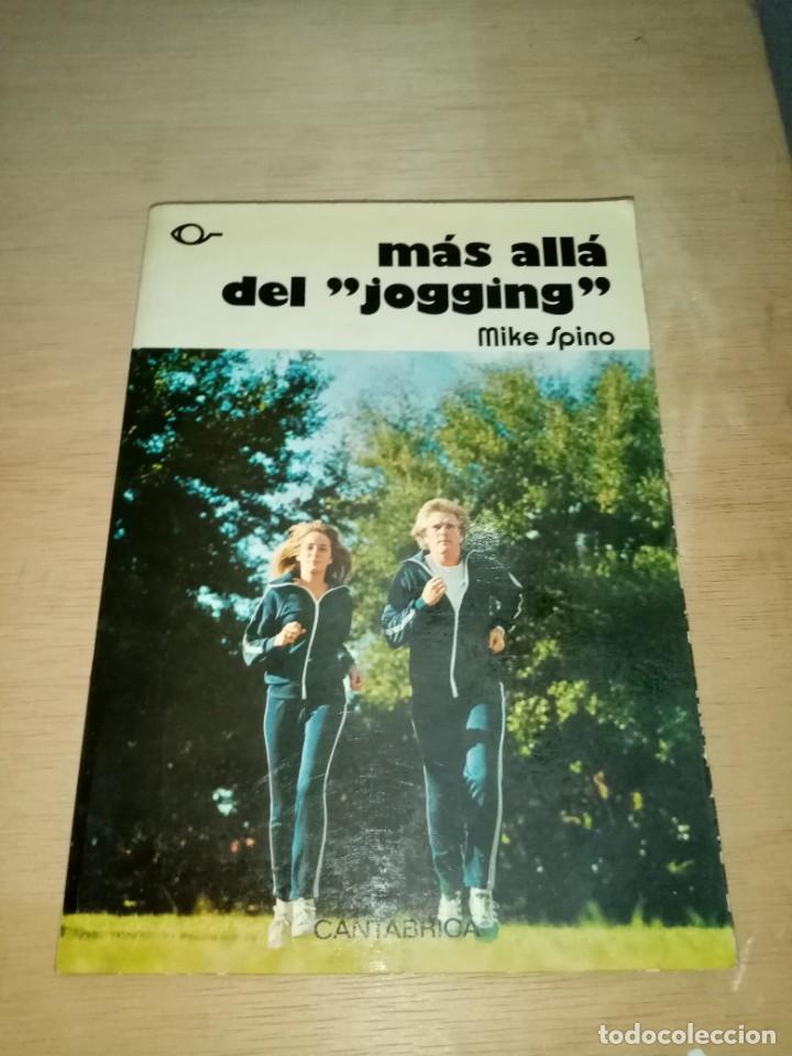 Coleccionismo deportivo: MAS ALL&Aacute; DEL JOGGING. MIKE SPINO. EST25B3 - Foto 1