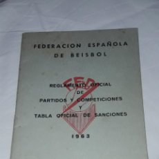 Coleccionismo deportivo: ANTIGUO LIBRO FEDERACIÓN ESPAÑOLA DE BEISBOL REGLAMENTO OFICIAL AÑO 1963. Lote 274638723