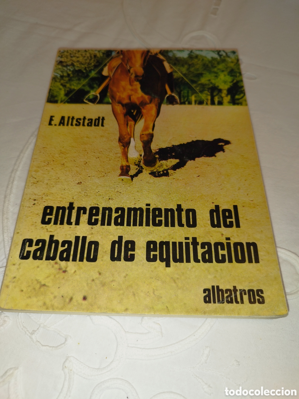 Coleccionismo deportivo: ENTRENAMIENTO DEL CABALLO DE EQUITACION.- E. ALTSTADT. ED. ALBATROS, 1973 PRIMERA EDICION ILUSTRADO