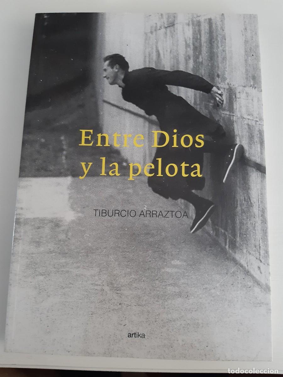 Coleccionismo deportivo: ENTRE DIOS Y LA PELOTA TIBURCIO ARRAZTOA PELOTA VASCA PELOTARIS IGLESIA