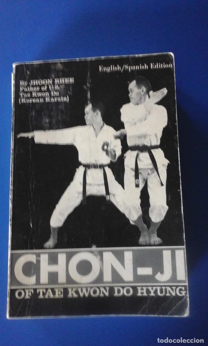 Coleccionismo deportivo: CHON JI OF TAE KUON DO HYUNG (Los &Aacute;ngeles, 1972) Textos en espa&ntilde;ol y en ingl&eacute;s