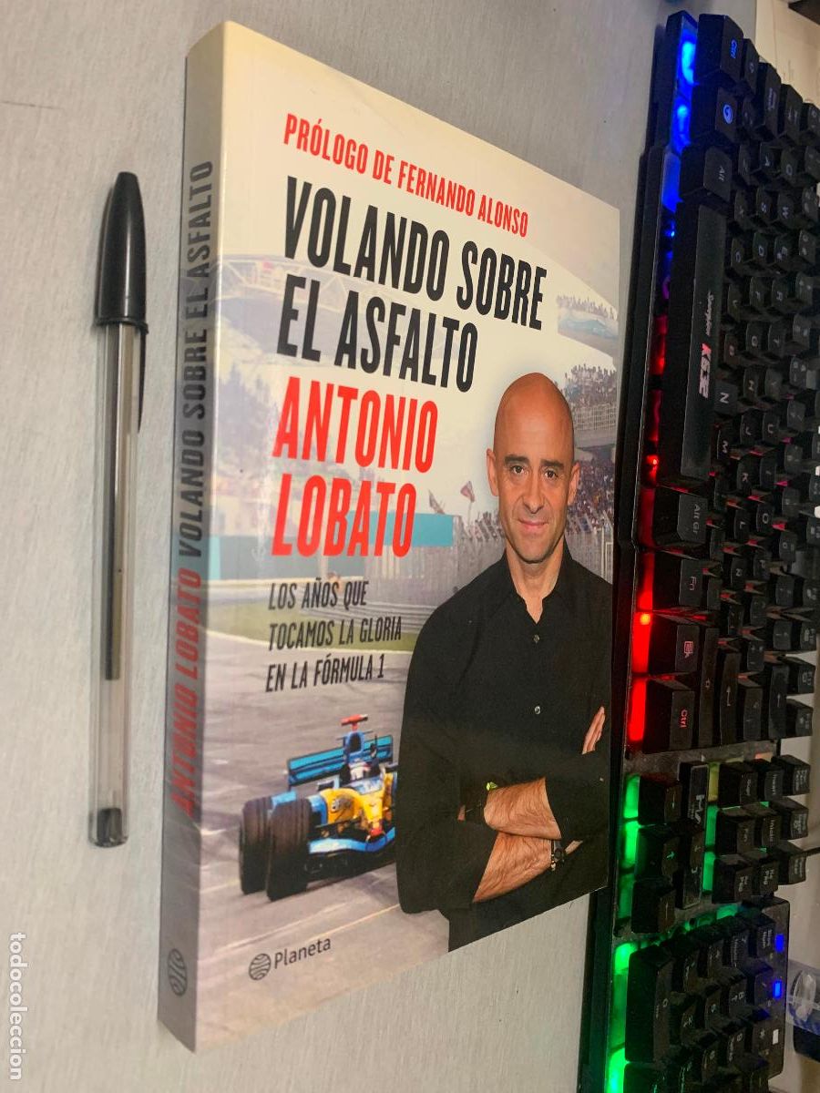 Coleccionismo deportivo: VOLANDO SOBRE EL ASFALTO / ANTONIO LOBATO, PR&Oacute;LOGO FERNANDO ALONSO / PLANETA 1&ordf; EDICI&Oacute;N 2015