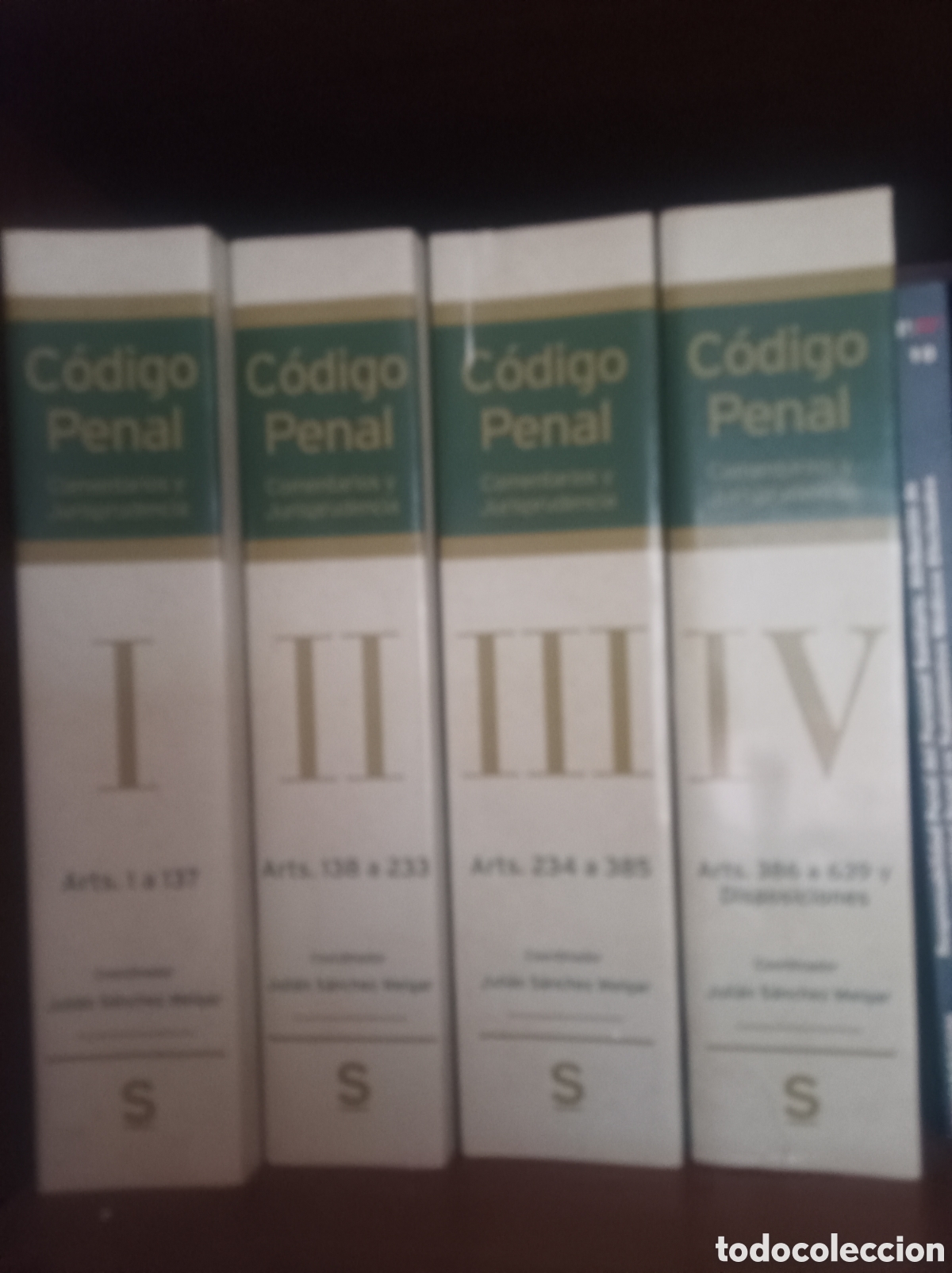 Libros: C&oacute;digo Penal. Comentarios y Jurisprudencia