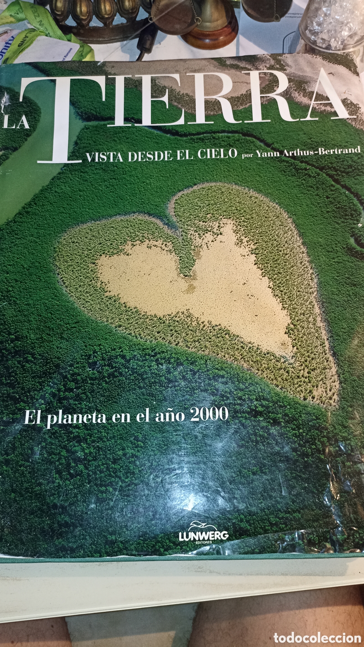 Libros: La Tierra vista desde el cielo. Yann Arthus-Bertrand.El planeta en el a&ntilde;o 2000.Lunwerg 1999. 37,5cm