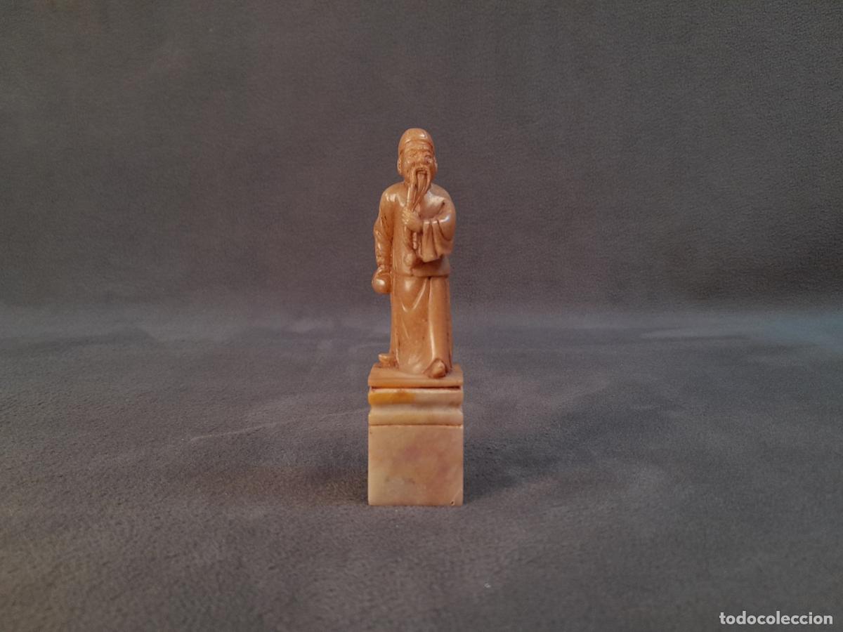 Libros: ESCULTURA EN ESTEATITA PERSONAJE ORIENTAL CON BASE. SIGLO XX