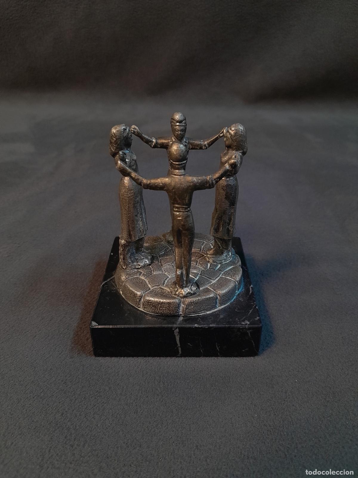 Libros: ESCULTURA DE GRUPO DE DANZANTES (SARDANAS) EN METAL SOBRE UNA BASE DE M&Aacute;RMOL.SIGLO XX