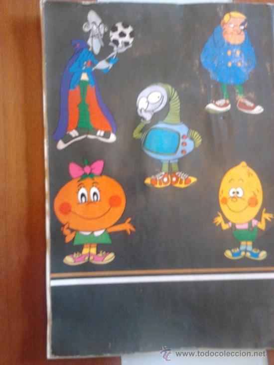 Coleccionismo deportivo: Libro en catalan de naranjito M 82 - Foto 2