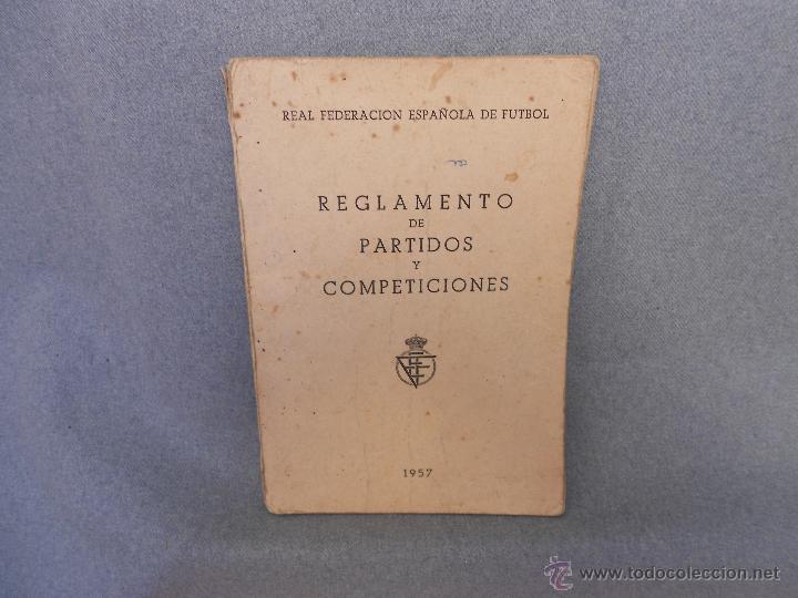 Coleccionismo deportivo: REGLAMENTO DE PARTIDOS Y COMPETICIONES 1957 - Foto 1