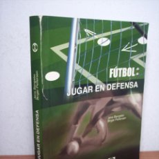 Coleccionismo deportivo: FÚTBOL: JUGAR EN DEFENSA (JENS BANGSBO/BIRGER PEITERSEN) EDIT. PAIDOTRIBO 1ª EDIC-2002