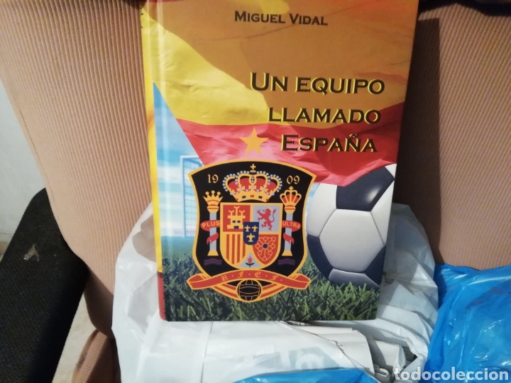 Coleccionismo deportivo: Libro Un equipo llamado Espa&ntilde;a - Foto 2