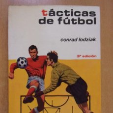Coleccionismo deportivo: TACTICAS DE FUTBOL / CONRAD LODZIAK / 1977. EDITORIAL HISPANO EUROPEA