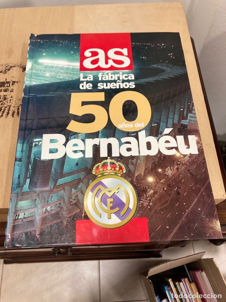 Coleccionismo deportivo: Libro 50 a&ntilde;os del Bernab&eacute;u - Foto 1