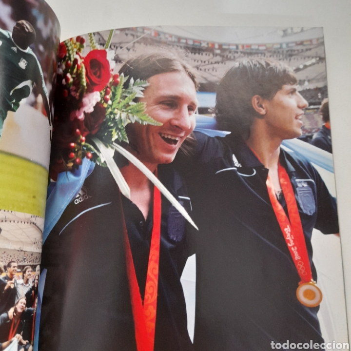 Coleccionismo deportivo: LIBRO COLECCION GENIOS DEL BALON, MESSI, AL DETALLE. - Foto 5