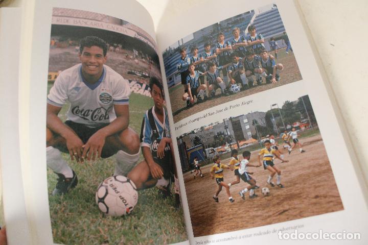Coleccionismo deportivo: RONALDINHO LA MAGIA DE UN CRACK - Foto 3