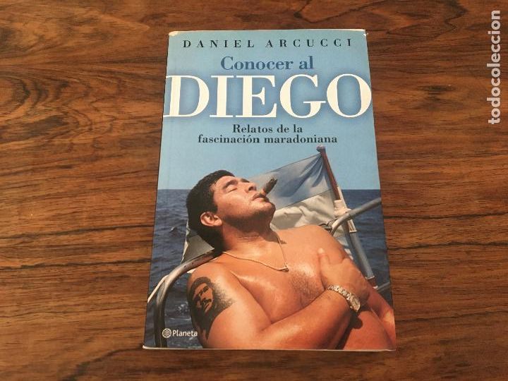 Coleccionismo deportivo: LIBRO SOBRE MARADONA. CONOCER AL DIEGO. De Daniel Arcucci - Foto 1