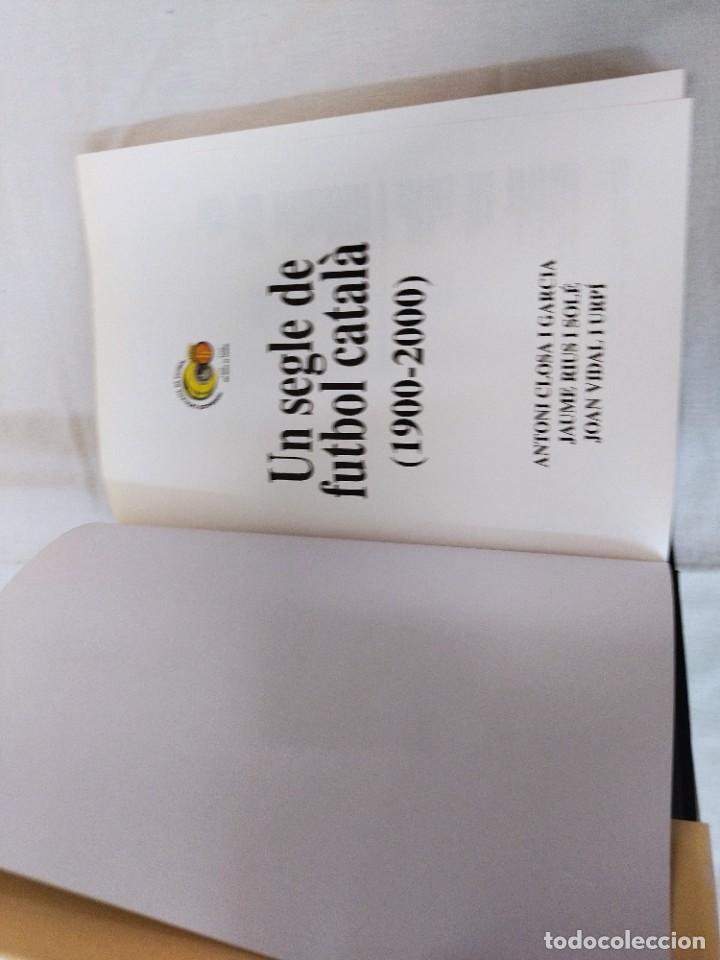 Coleccionismo deportivo: Libro Un segle de f&uacute;tbol catal&agrave; - Foto 2