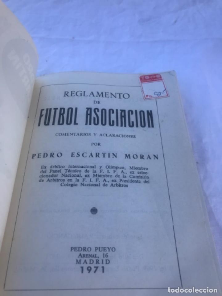 Coleccionismo deportivo: Futbol, reglamento, Pedro Escartin, 1971 - Foto 3