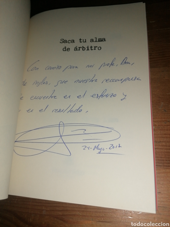 Coleccionismo deportivo: SACA TU ALMA DE &Aacute;RBITRO - Manuel P&eacute;rez Lima - 2017 - Dedicatoria aut&oacute;grafa - Foto 2
