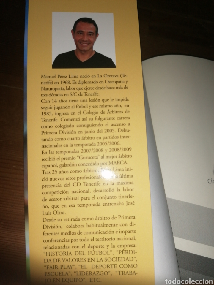 Coleccionismo deportivo: SACA TU ALMA DE &Aacute;RBITRO - Manuel P&eacute;rez Lima - 2017 - Dedicatoria aut&oacute;grafa - Foto 4