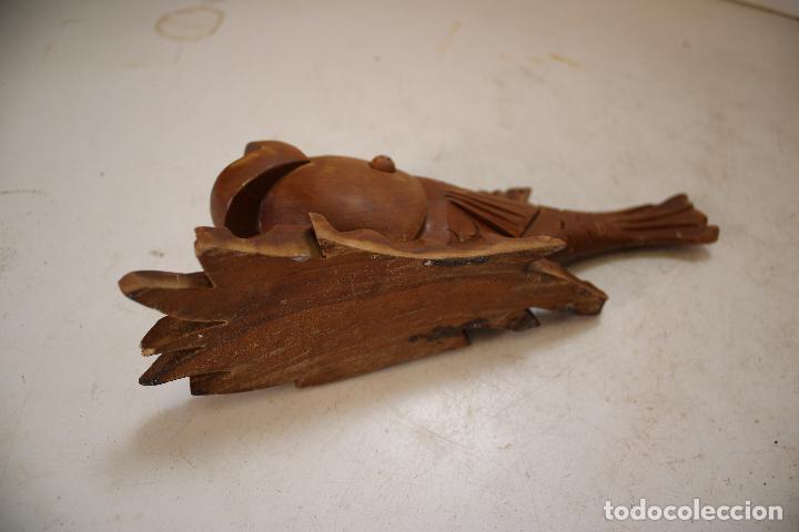 Coleccionismo deportivo: pez de madera a&ntilde;os 60 - Foto 2