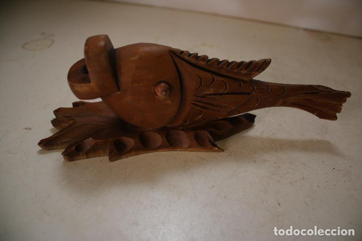Coleccionismo deportivo: pez de madera a&ntilde;os 60 - Foto 3