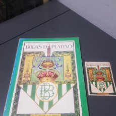 Coleccionismo deportivo: ANTIGUO LIBRO REAL BETIS BALOMPIE BODAS DE PLATINO MÁS PEGATINA ORIGINAL 1907-1982. Lote 403011859