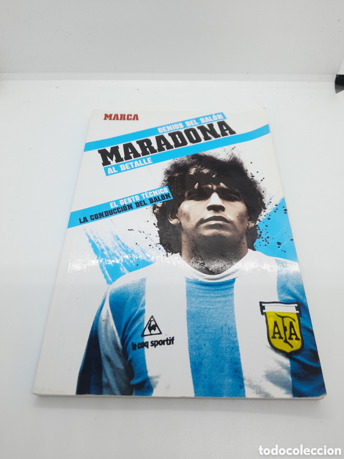Coleccionismo deportivo: LIBRO COLECCION GENIOS DEL BALON. MARCA. MARADONA - Foto 1
