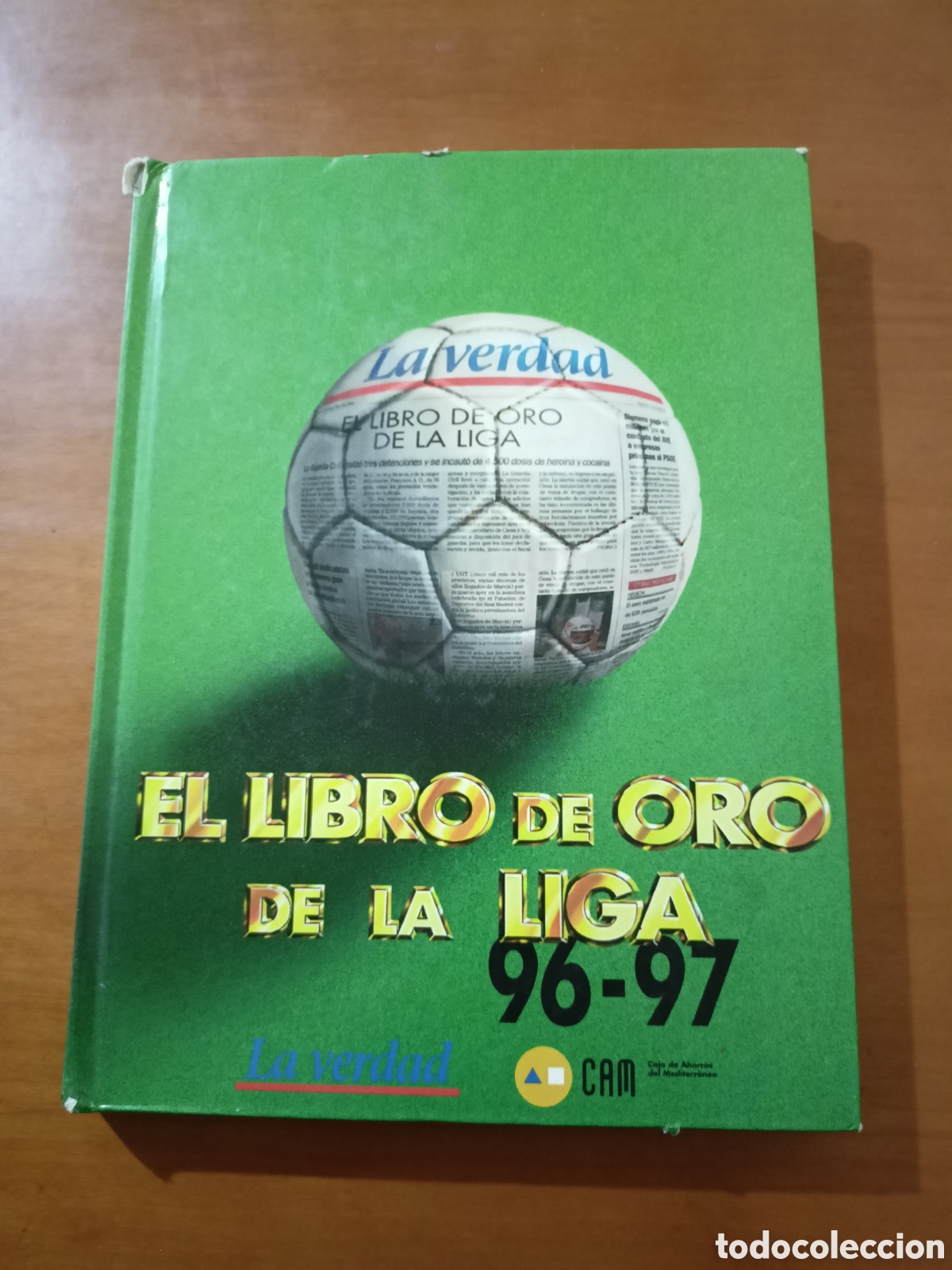 Coleccionismo deportivo: El libro de oro de la liga 96-97 - La Verdad - Completo - Foto 1