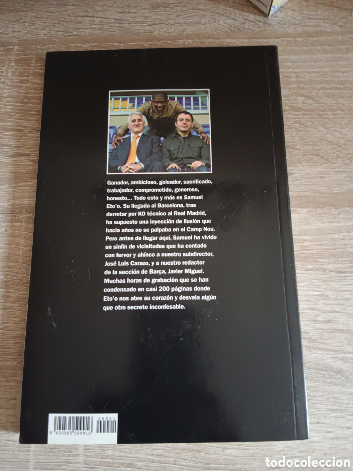Coleccionismo deportivo: Libro Samuel Etoo raza de campe&oacute;n - Foto 2